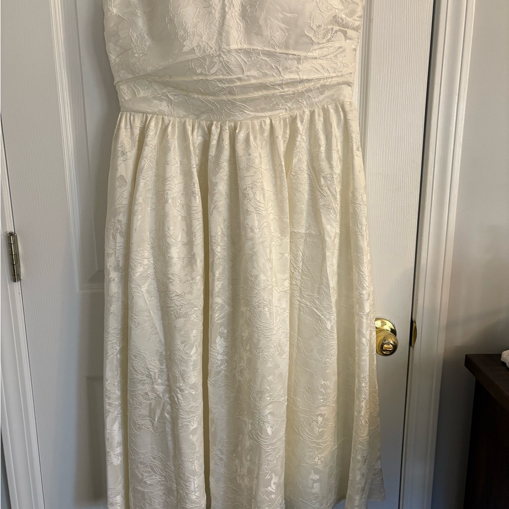 Elegant White Strapless Dress